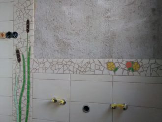 10_Koupelna stena s lednackem
